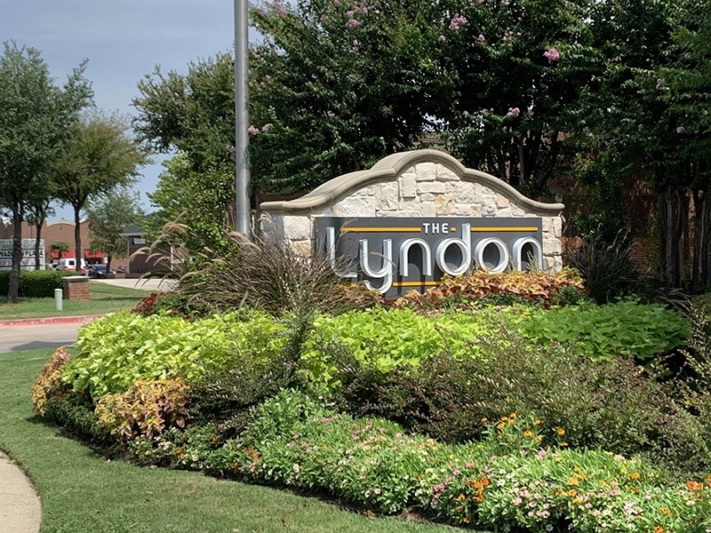 Lyndon monument sign_800